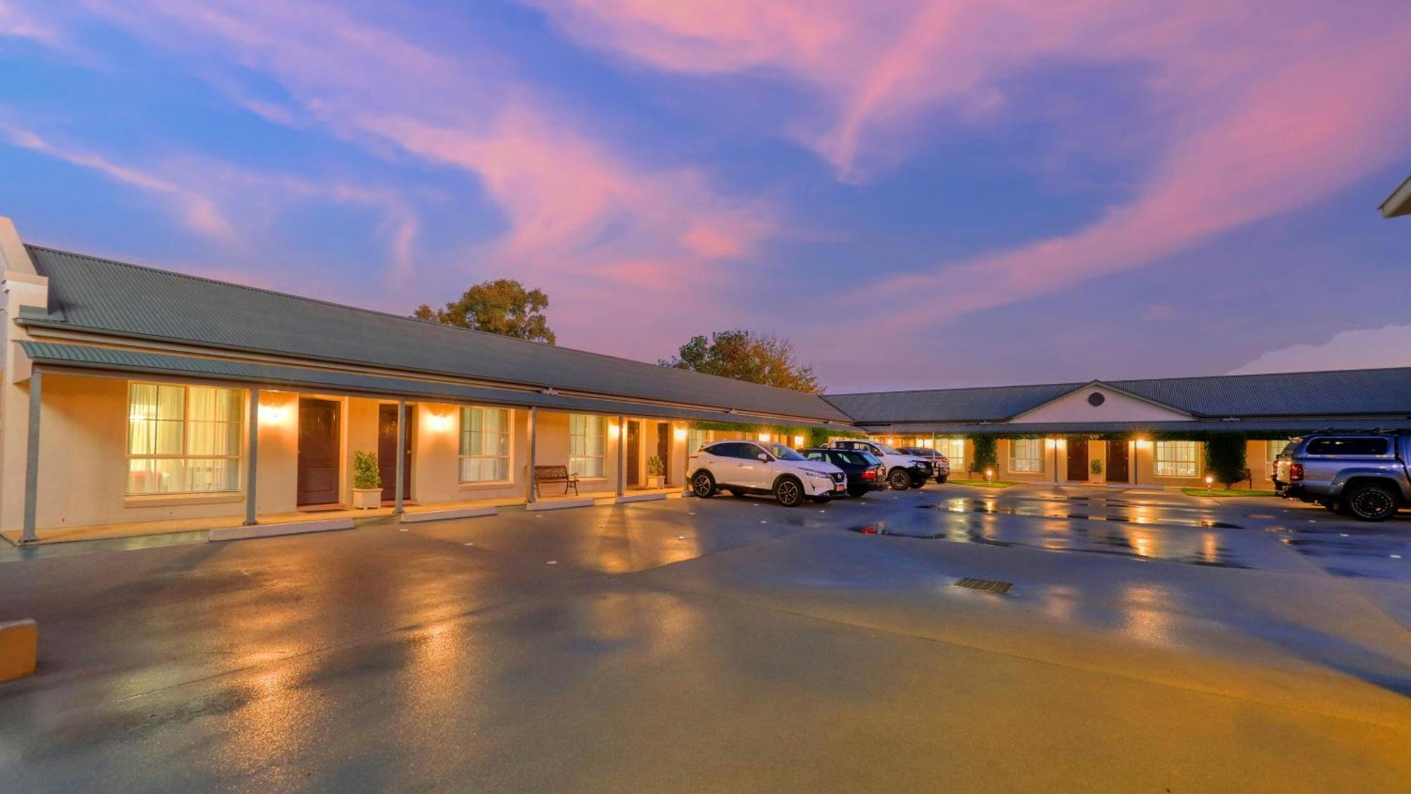 Breakout Motor Inn Cowra Bagian luar foto